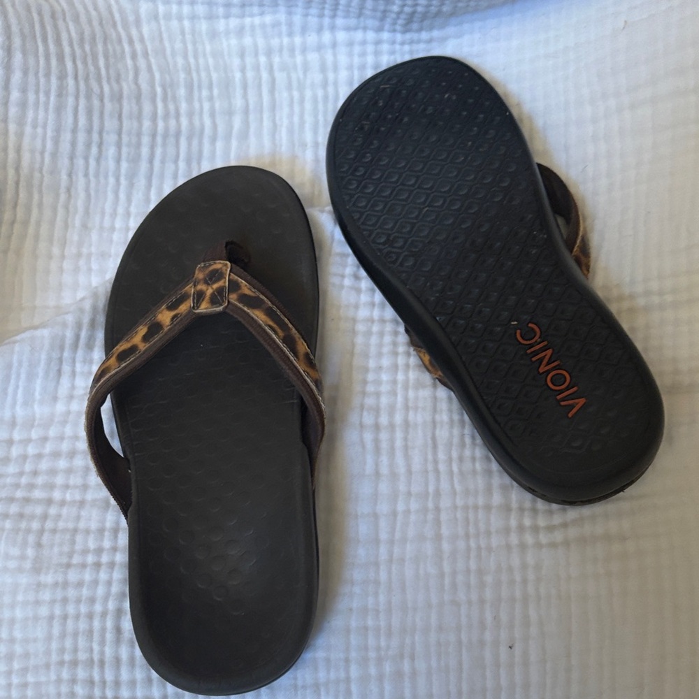 Vionic Women's Black and Leopard Sandals